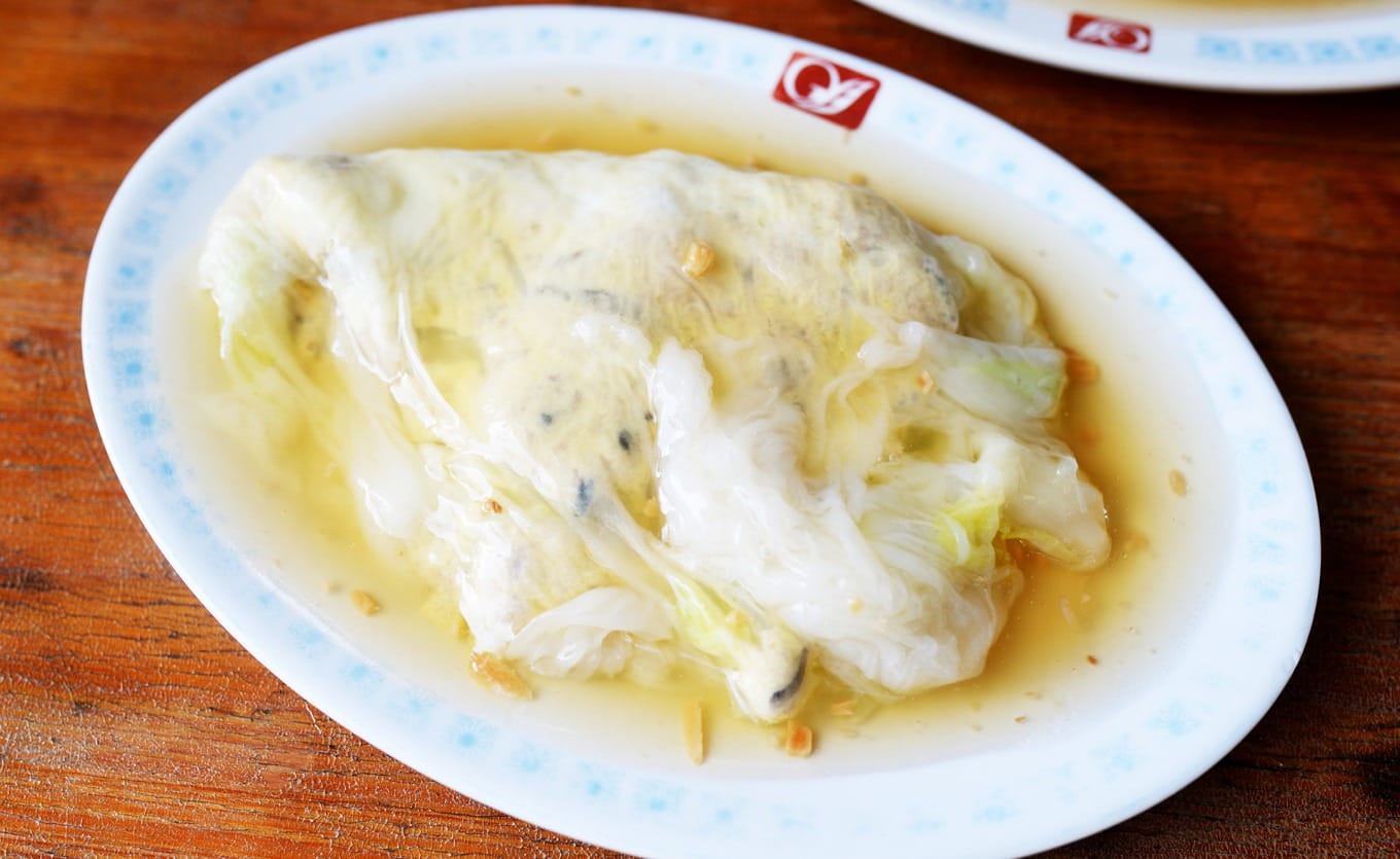 Light transparent braised sauce served with Puning style rice rolls