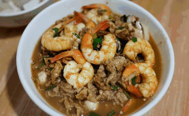 Assorted Chaoshan street food dishes including beef hotpot and rice noodles