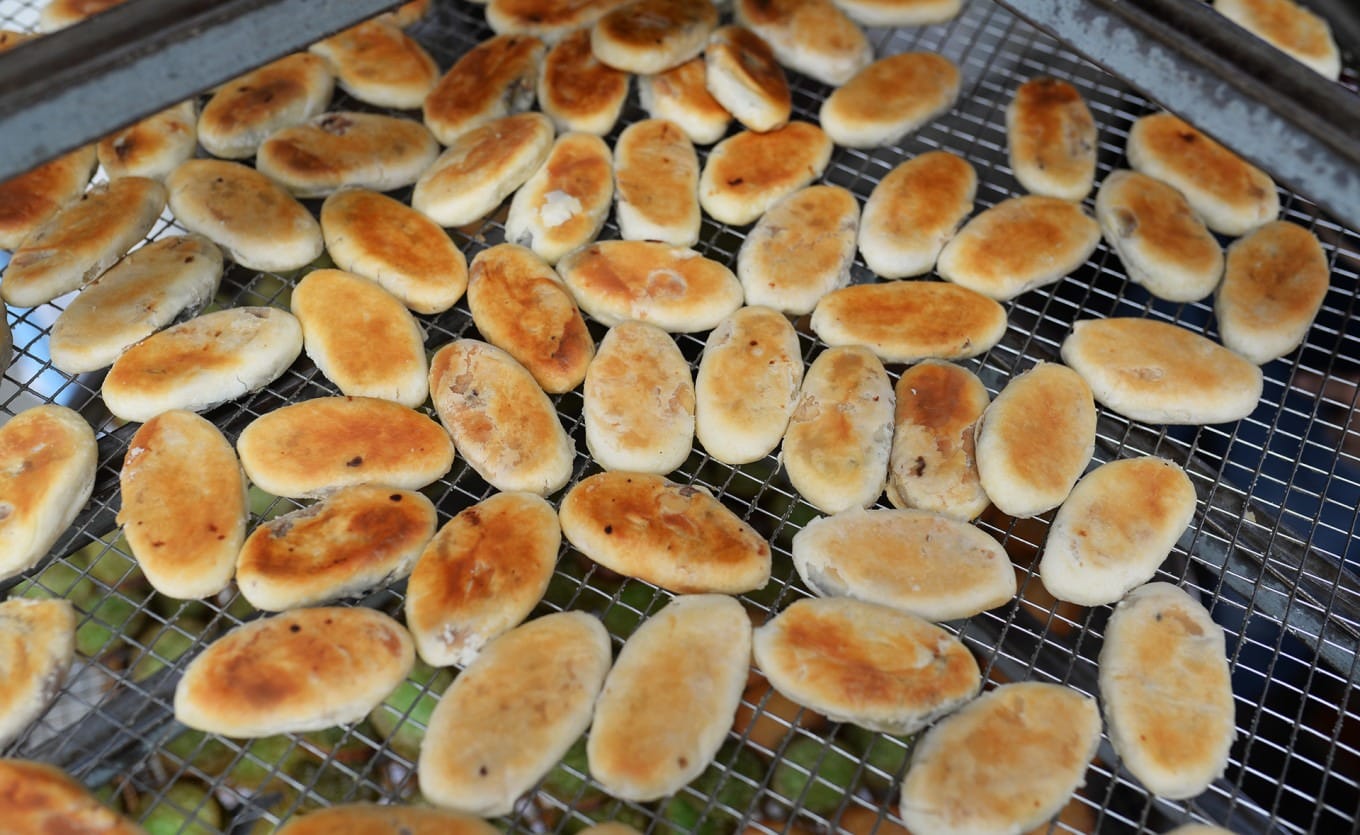 Traditional Chaoshan mung bean cakes packaged for takeaway gifts