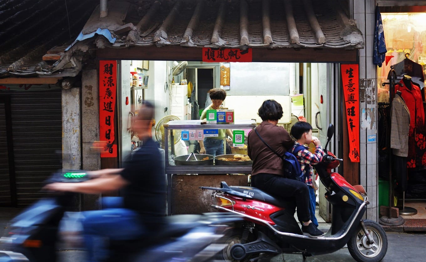 Street view of Han Ci Salty-Savory Pancakes open kitchen workshop on Han Ci Road