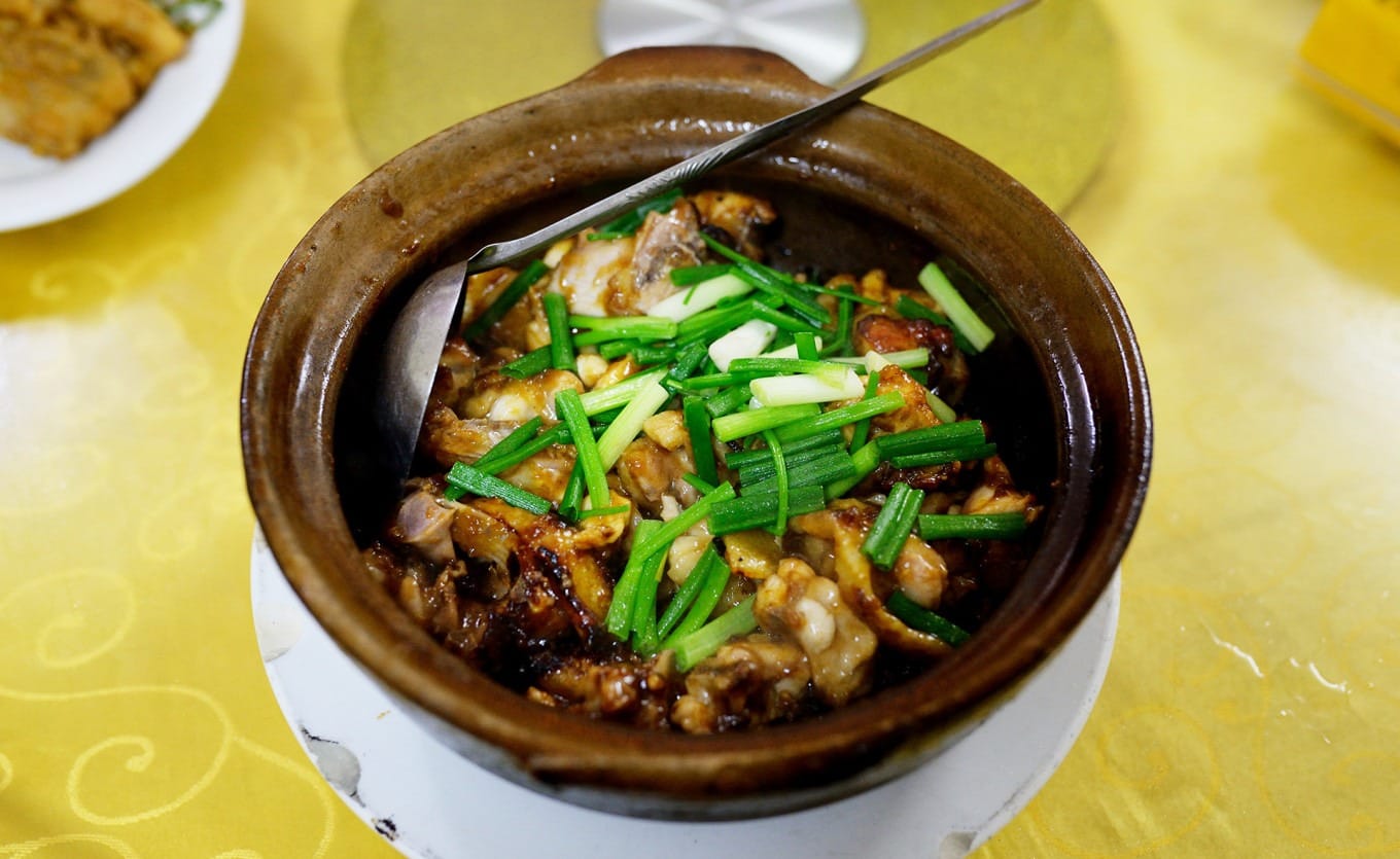 Steaming Zhe Zhe Chicken Pot served at Xinwan Feiyi Chicken Pot
