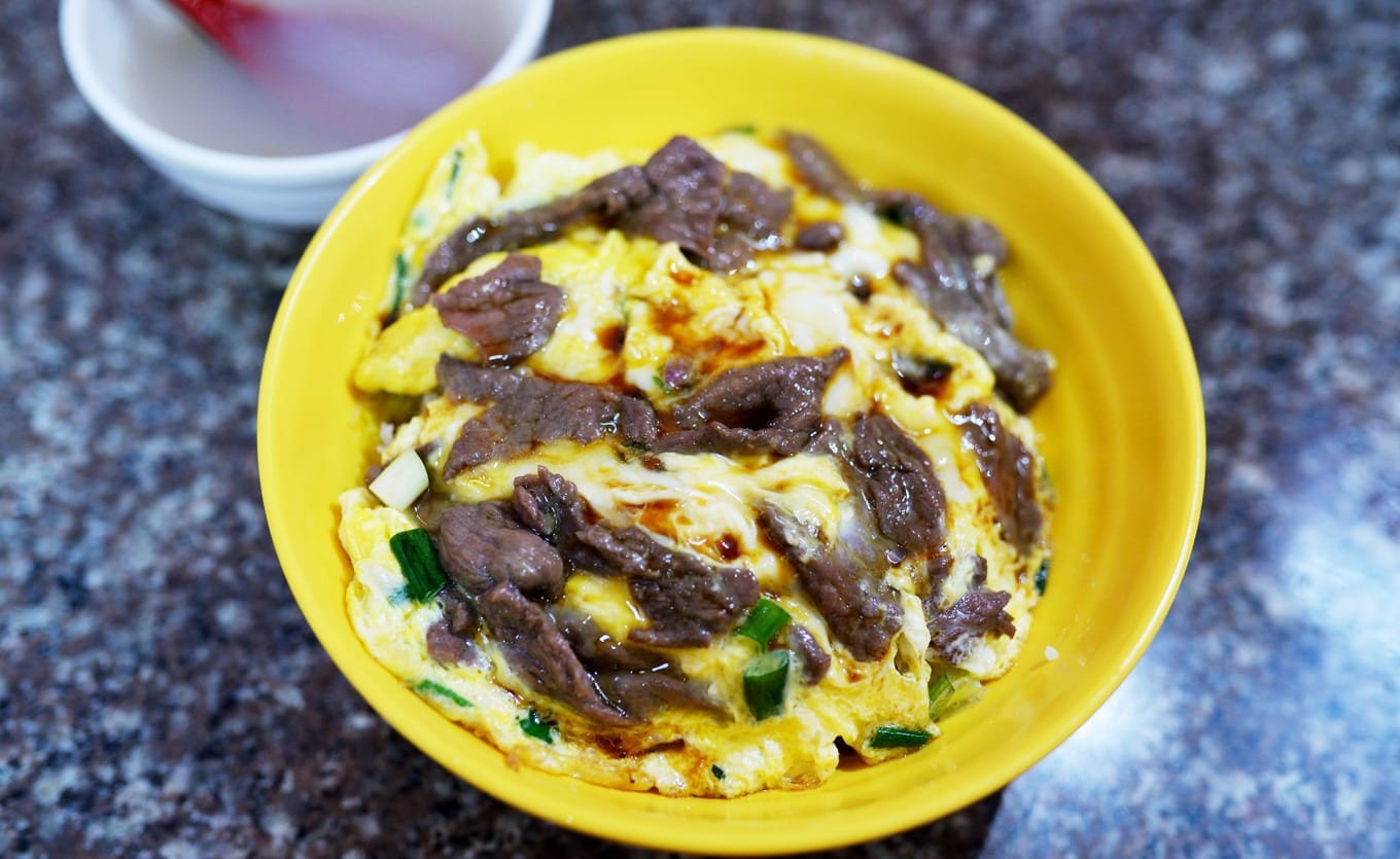 A close-up of the signature Soft Egg Beef Rice at Quanji