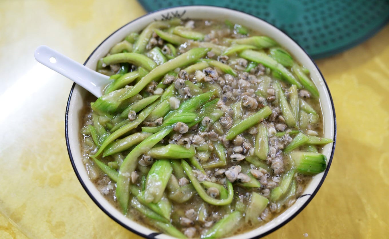 Renmei Restaurant's exterior, a humble yet popular eatery