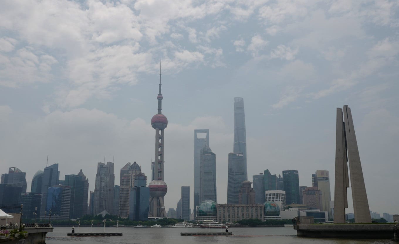 People's Heroes Monument near Waibaidu Bridge with visitors