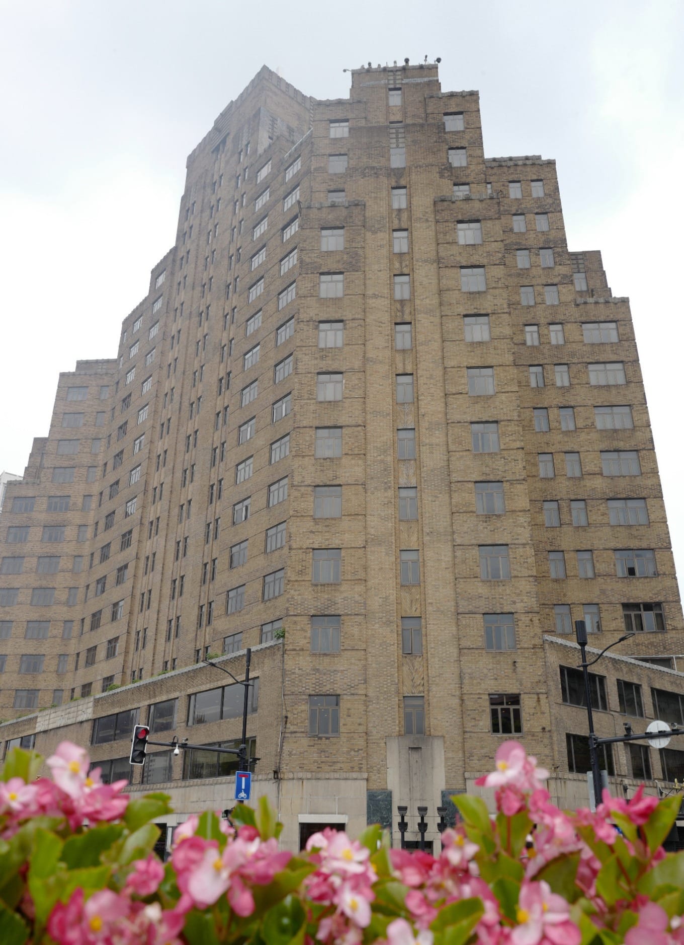 Shanghai Mansion building viewed from Waibaidu Bridge approach