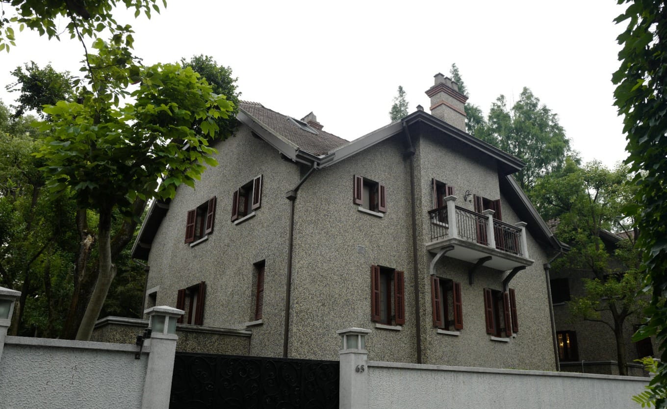 View of Sinan Mansions Building 65 from across a wall