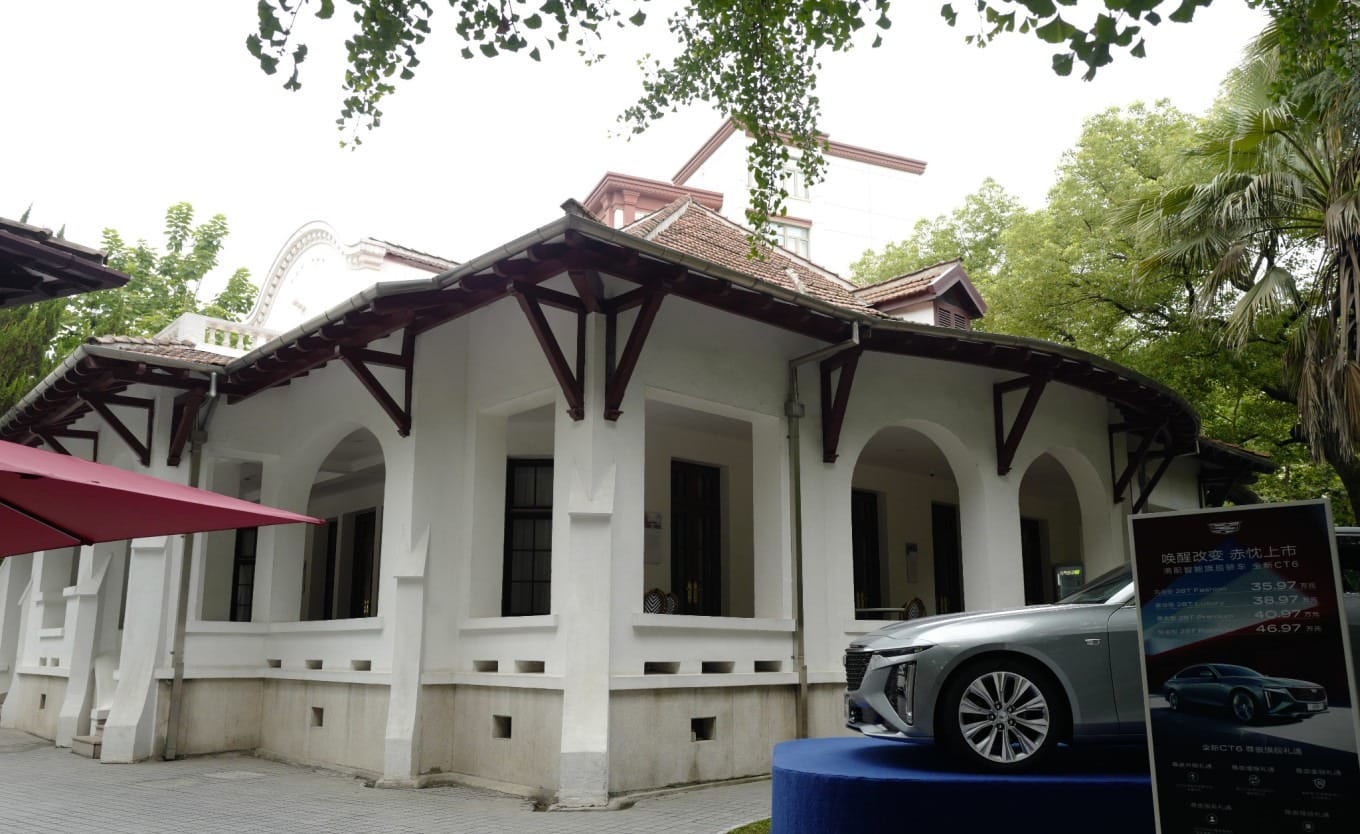 View of the red-tiled roof of the former Italian Consulate from the street