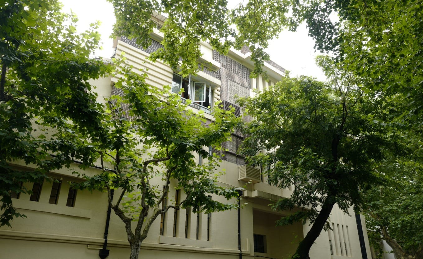 A charming curved corner where two streets meet in the Xuhui District