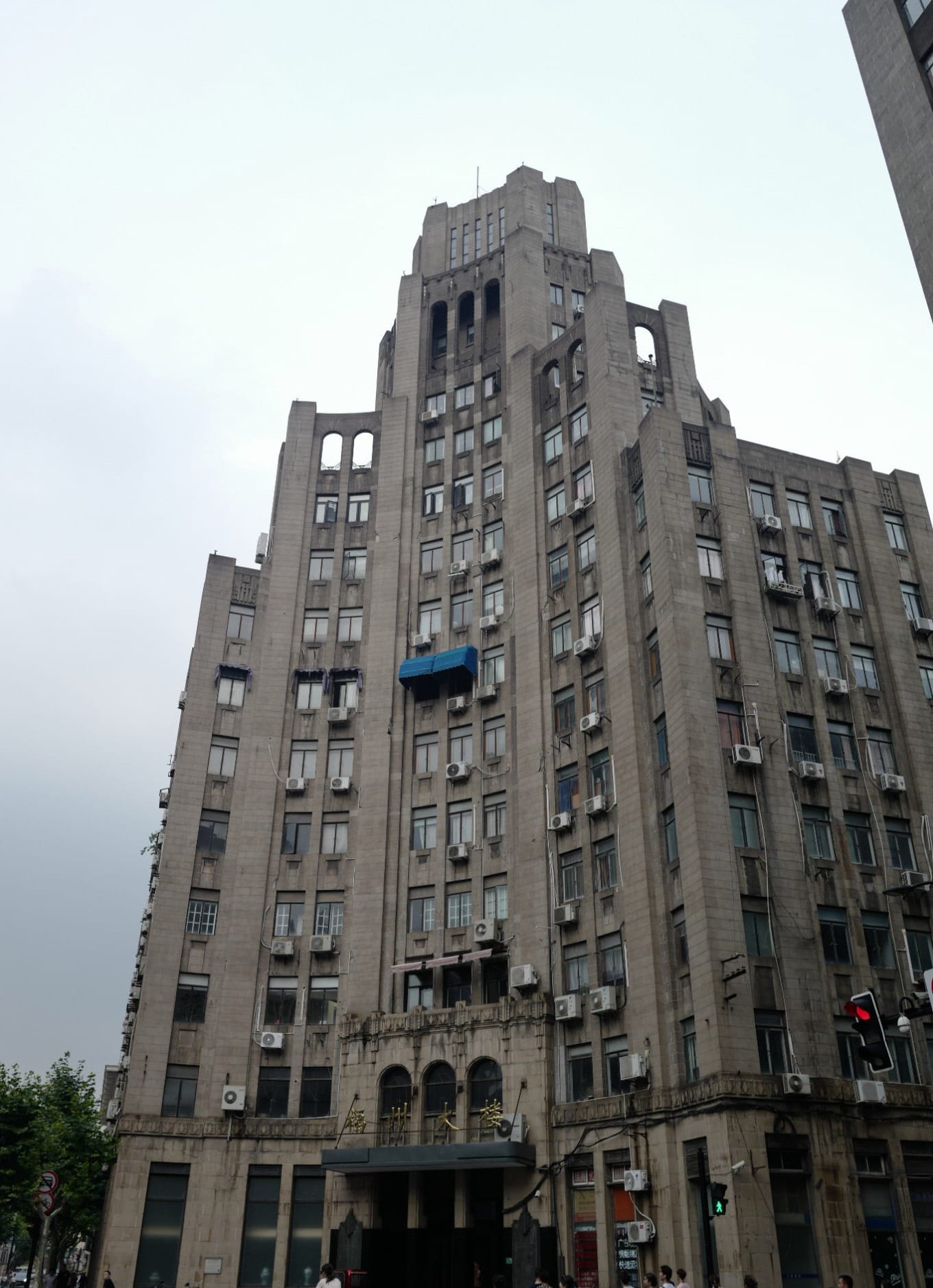 Panoramic view of The Bund's historic buildings and Huangpu River