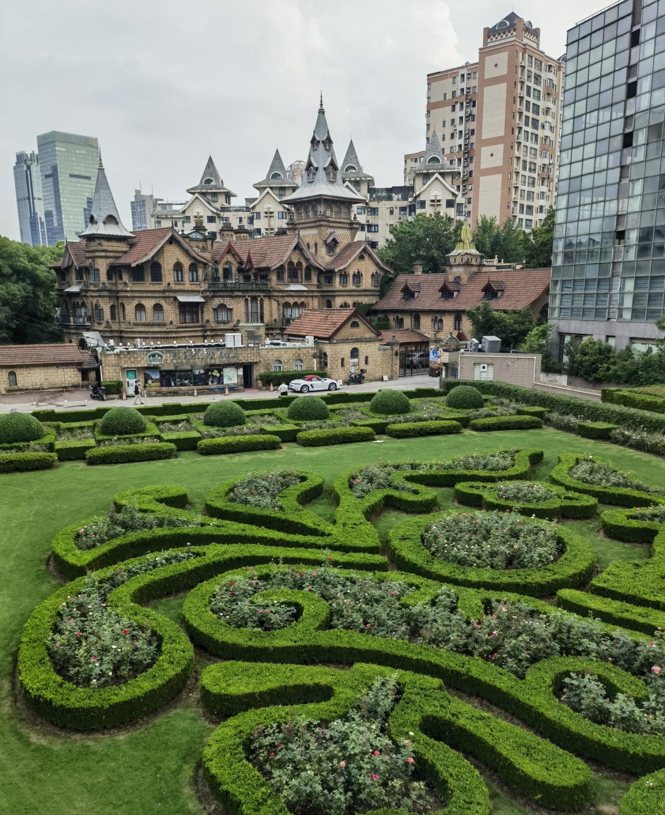 View of Hengshan Moller Villa Hotel garden and architecture