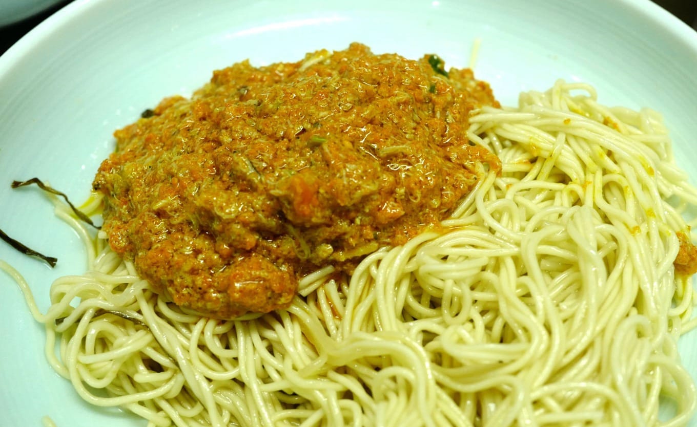 Close-up of a bowl of crab roe noodles at Yuxingji