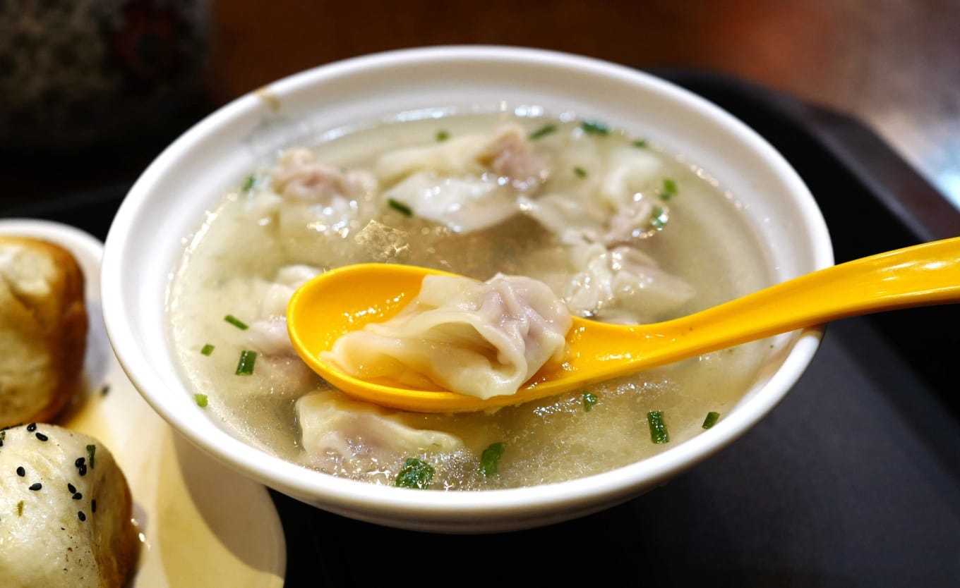 Bowl of fresh wonton soup at Da Hu Chun