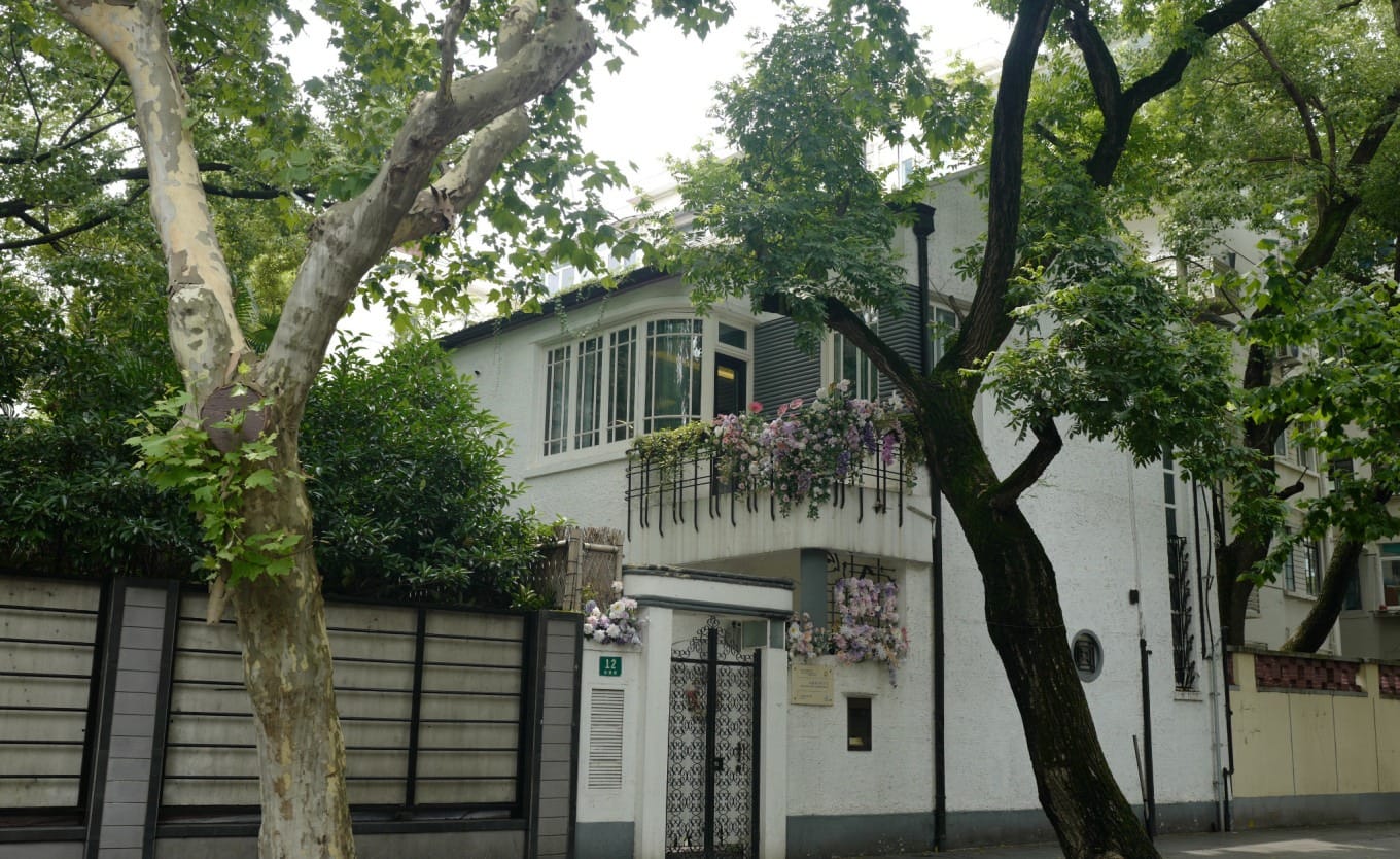 The balcony with decorative flowers at 12 Wukang Road