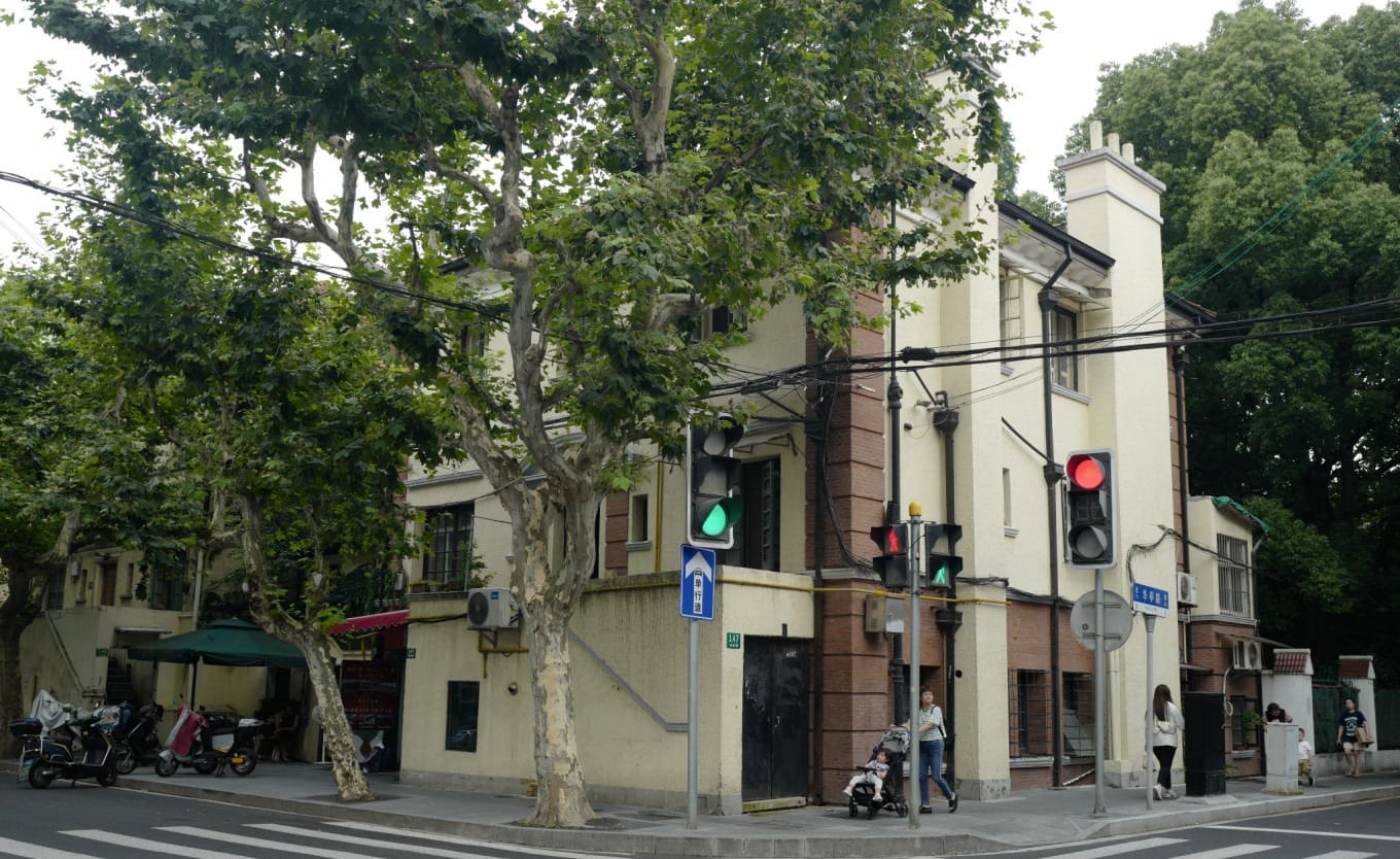 Corner building at the intersection of Yanqing and Changle Roads