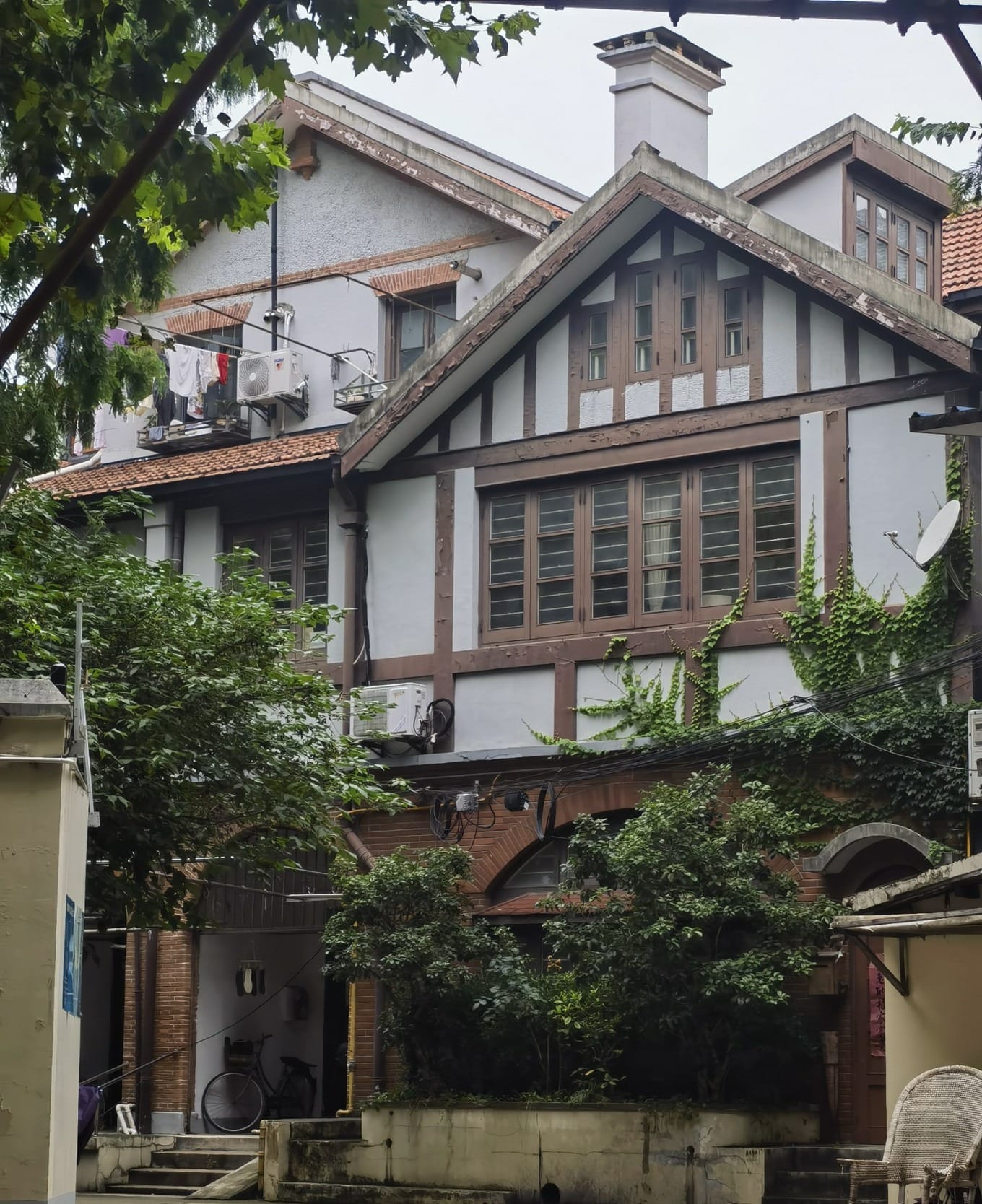 The small plaque marking the former residence of Zheng Dongguo at 274 Wukang Road