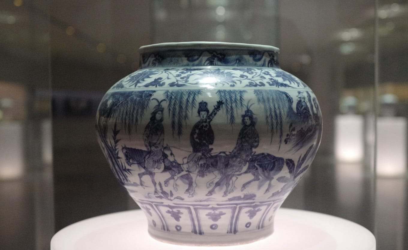 Yuan Dynasty blue-and-white large jar showing Wang Zhaojun's departure