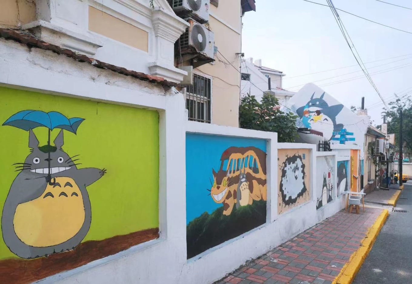 Graffiti wall on Daxue Road
