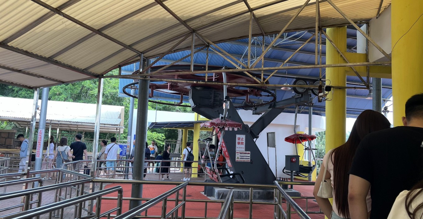 Cable car transfer station at Taipingjiao