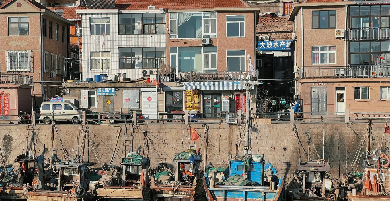 Shazikou houses and sea
