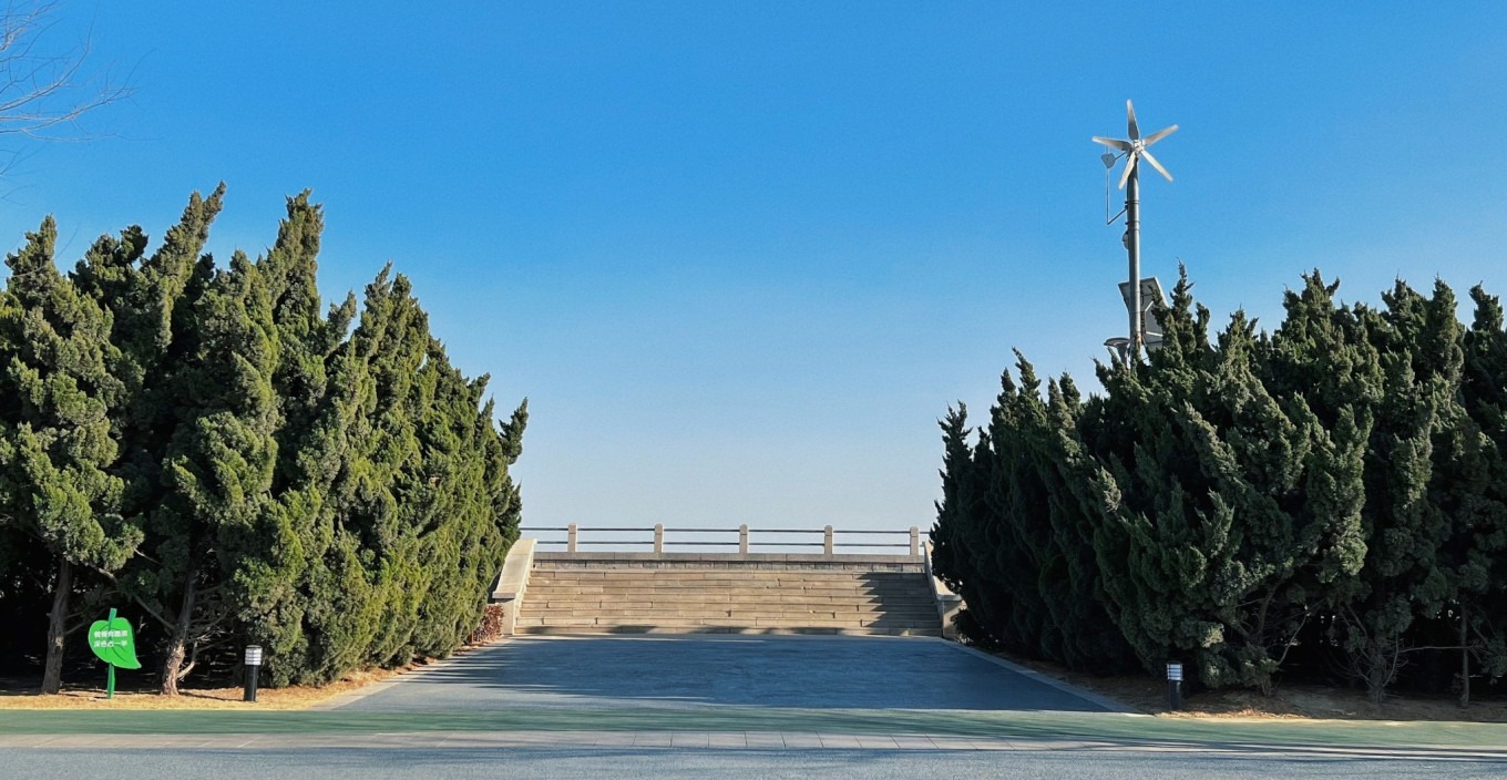 Shazikou square with mountains