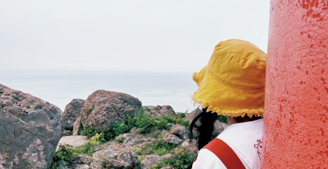 Rocky shoreline of Lingshan Island