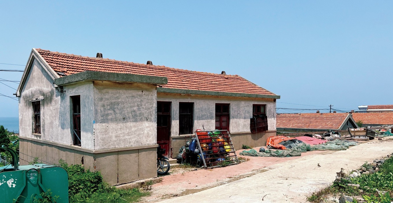 Thatched-roof shop on the island