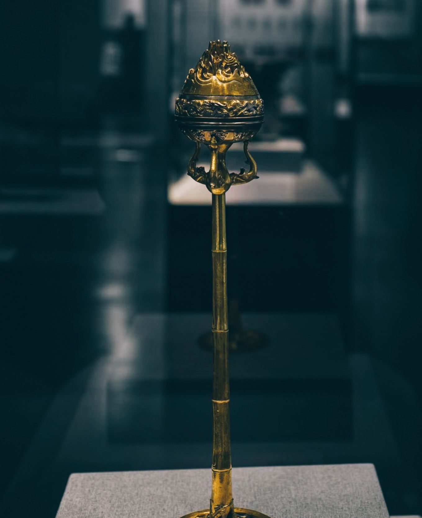 Western Han dynasty gilt bronze incense burner with bamboo stem and dragon decoration