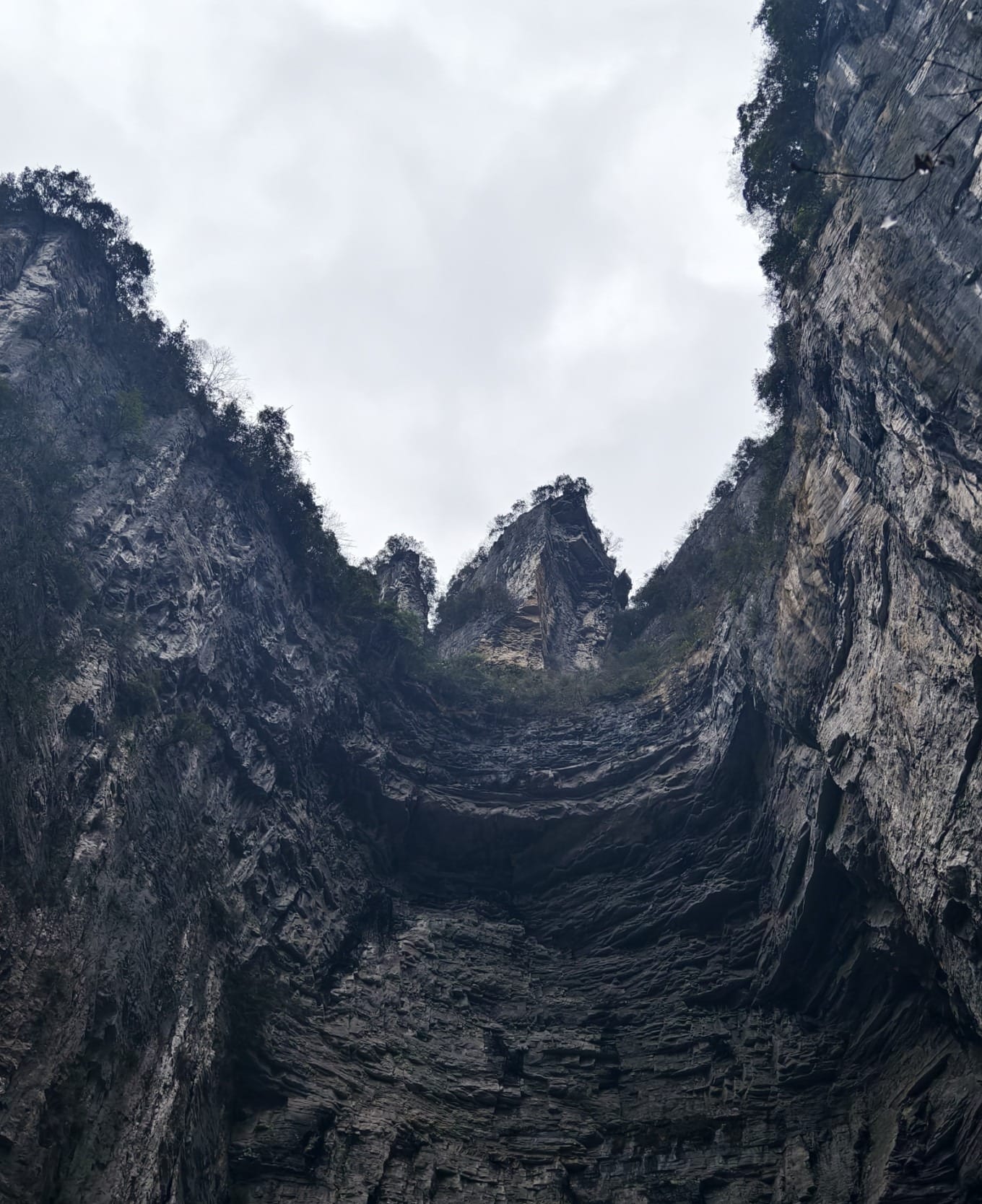 View of the ground fissure from the bottom