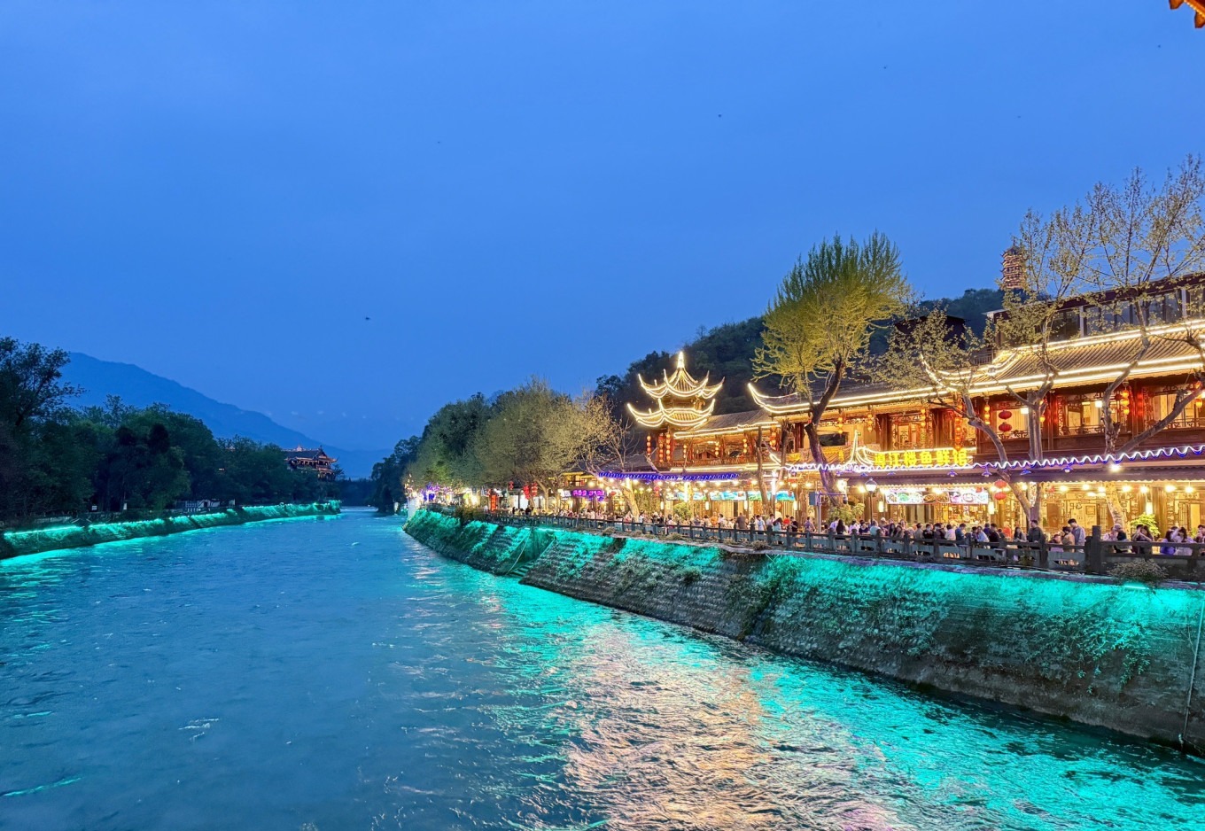 Night view of Nanqiao Bridge