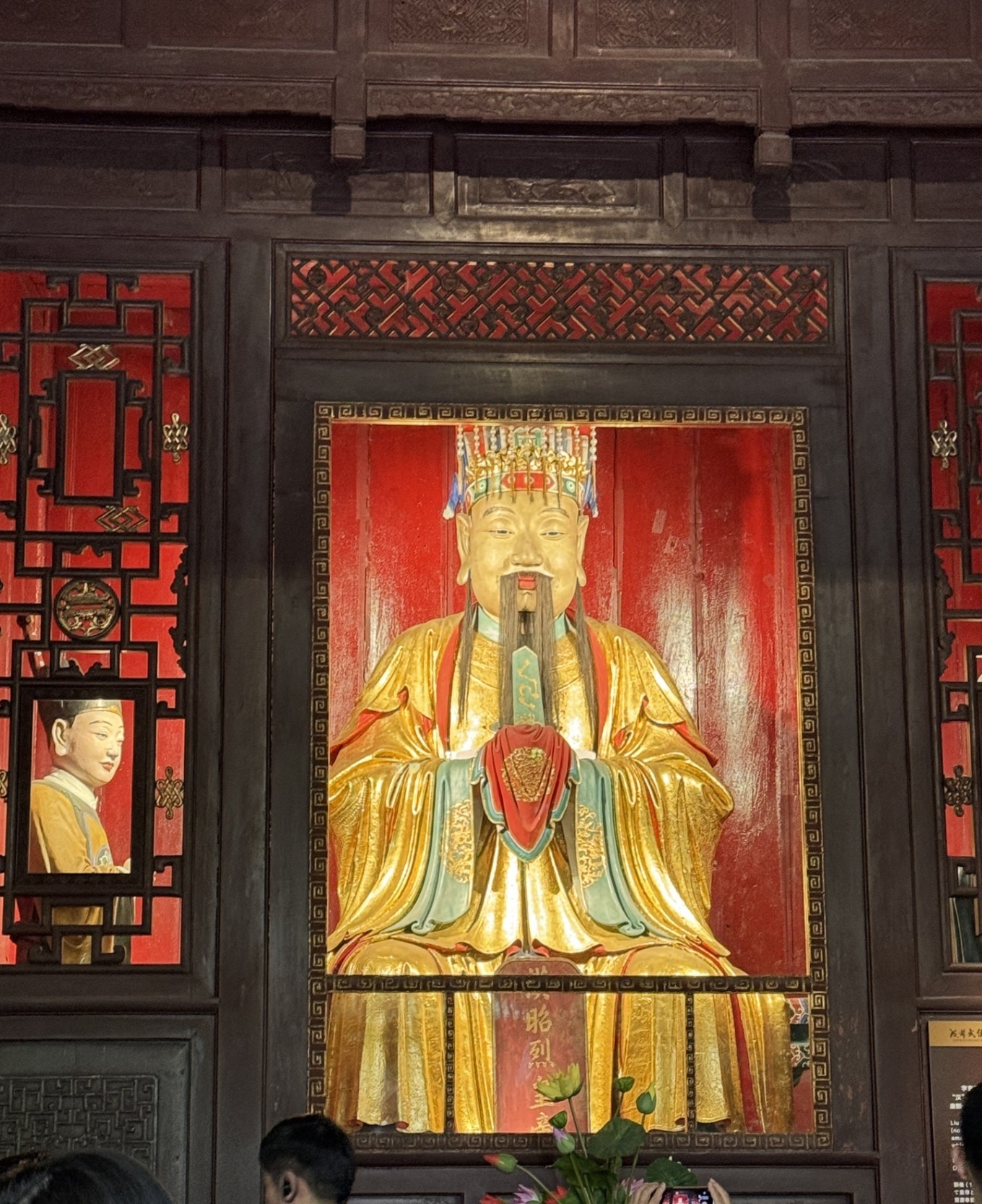 Sichuan opera face-changing performance on stage