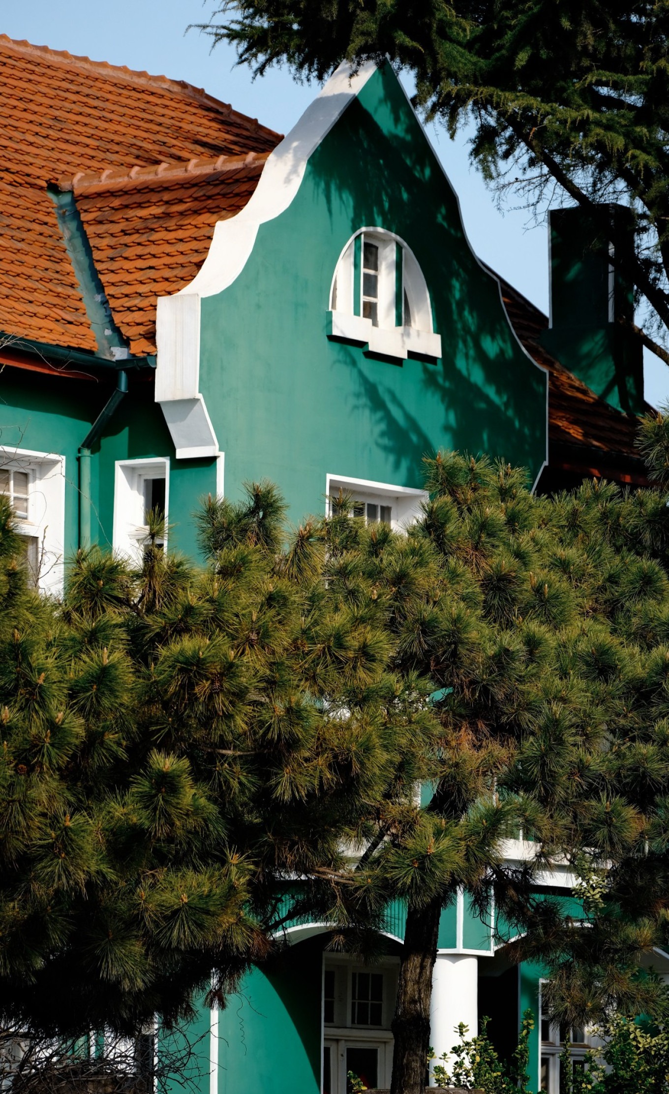 Former residence of Arthur Bialucha, a green villa on Taiping Road