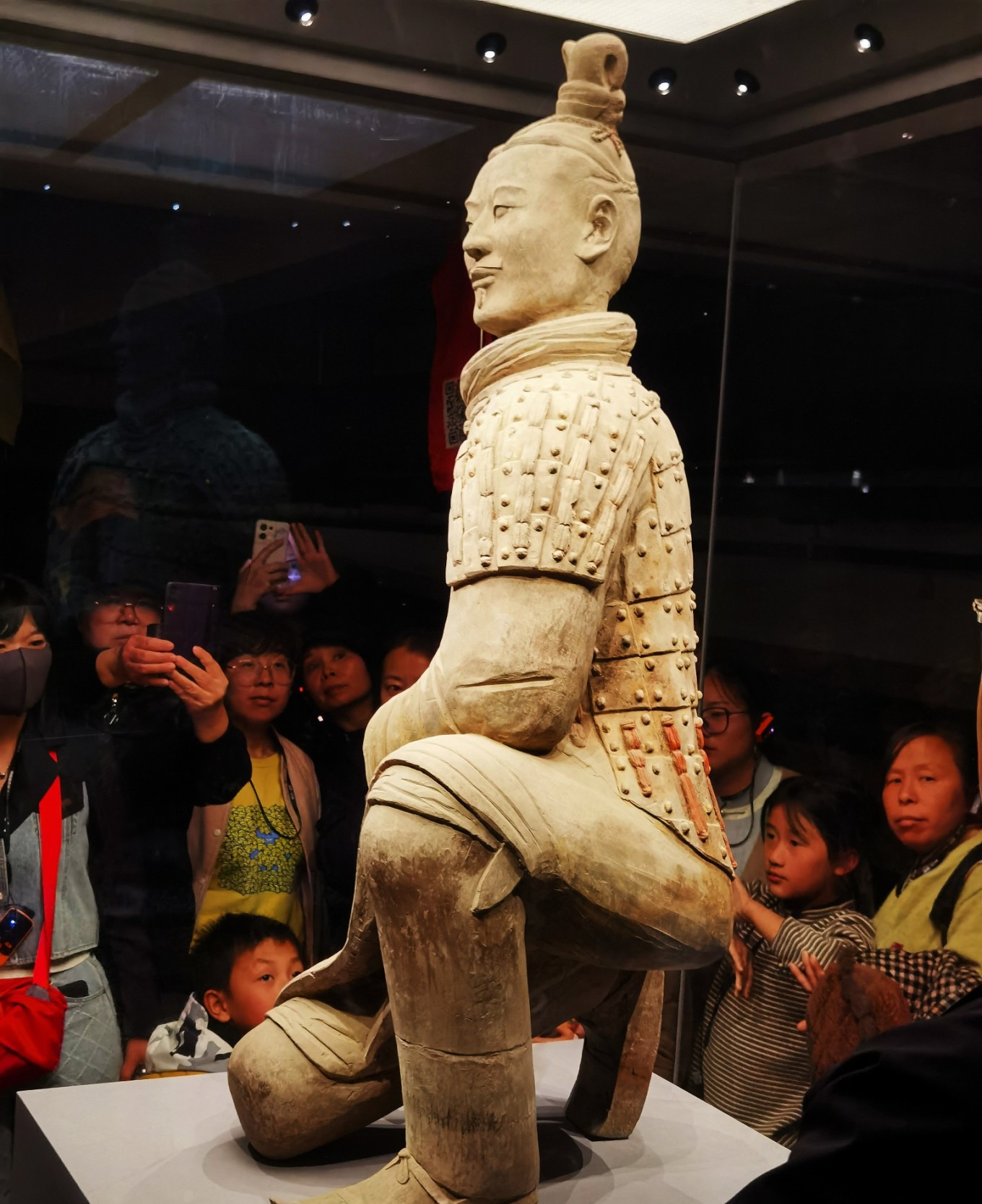 Souvenir shop with clay warriors made from pit soil