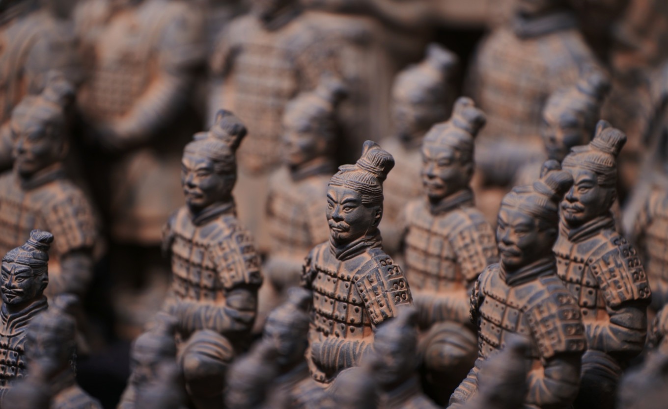 Overview of the Terracotta Warriors site with visitors