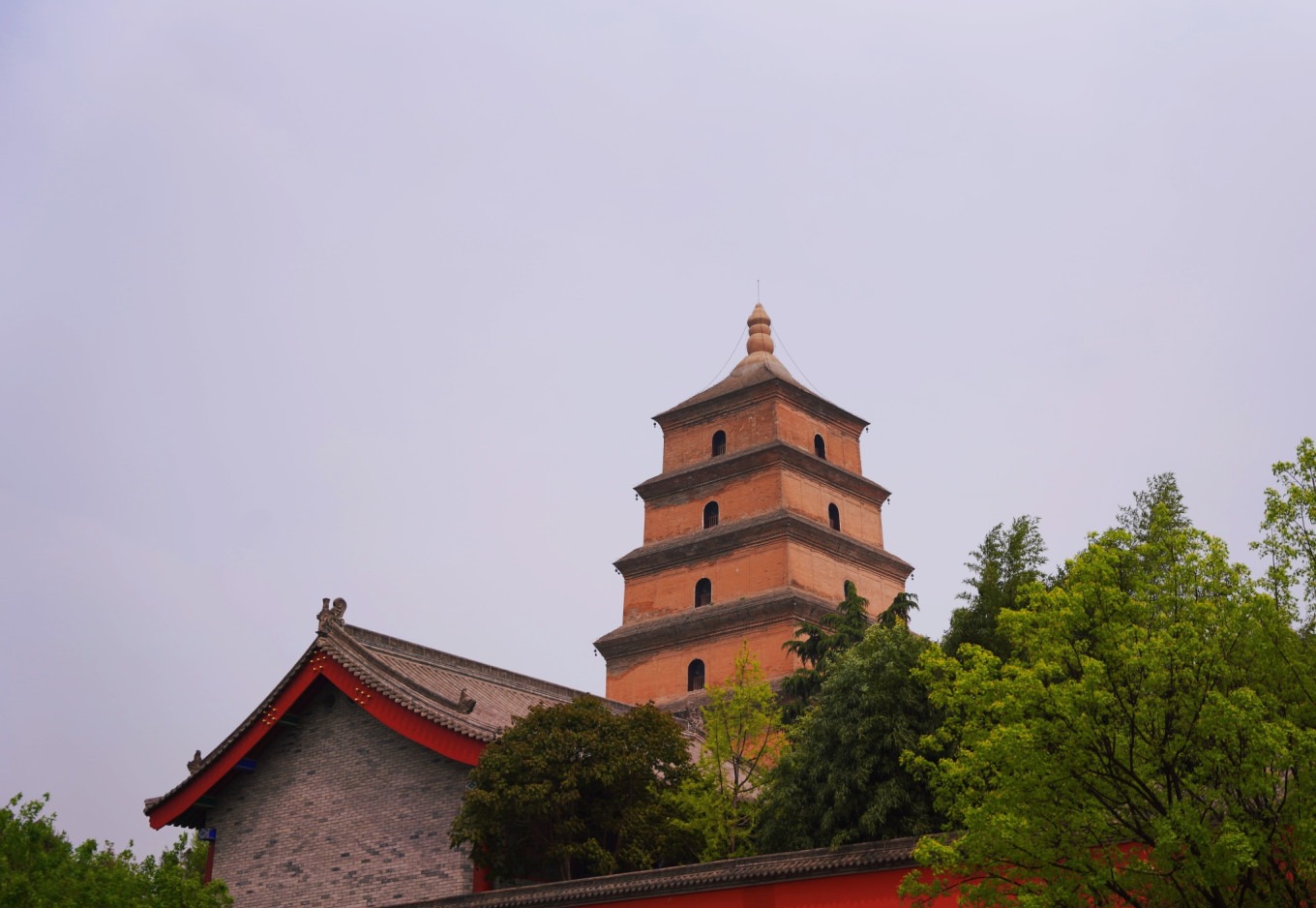 Statue of Xuanzang at the south square of Dayan Pagoda