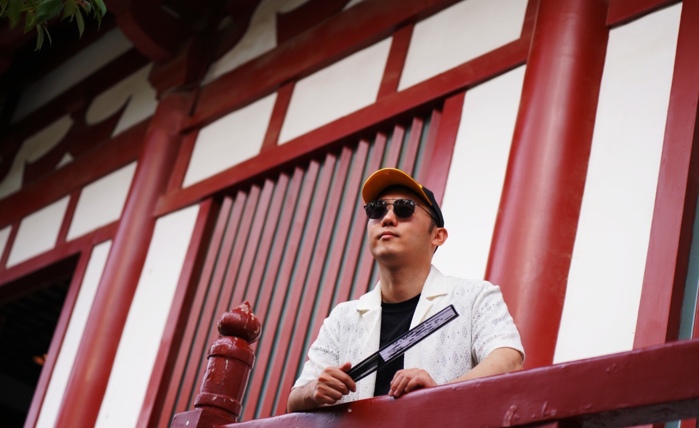 Scenic view inside Huaqing Palace gardens