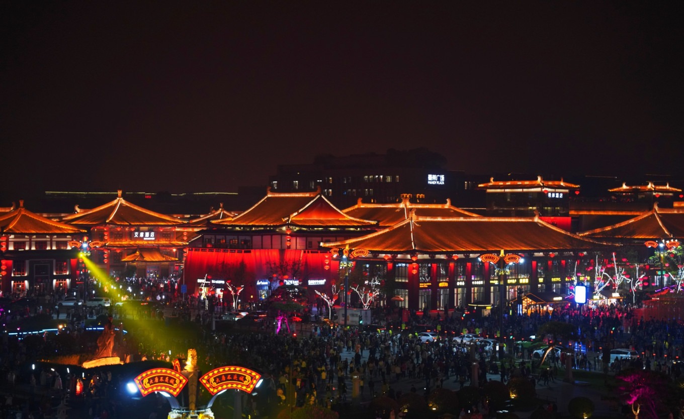 Night view of Datang Everlasting City with Tang-style buildings lit up