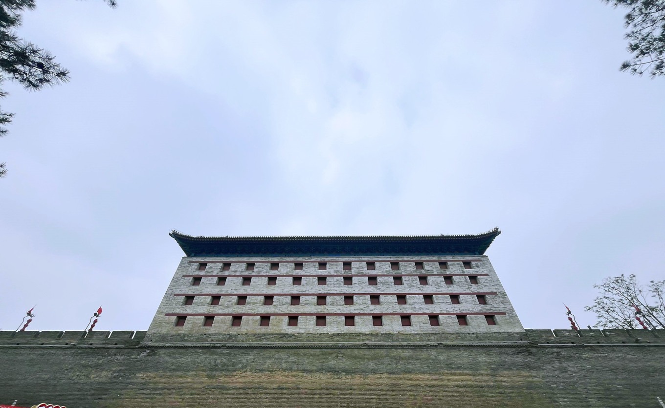Cycling on Xi'an City Wall