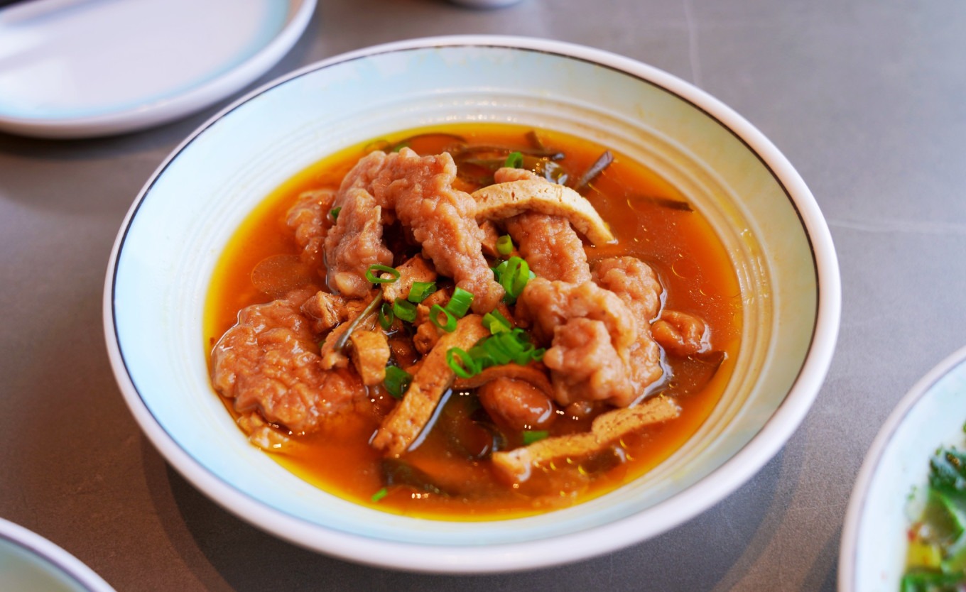 Soup-filled crispy pork