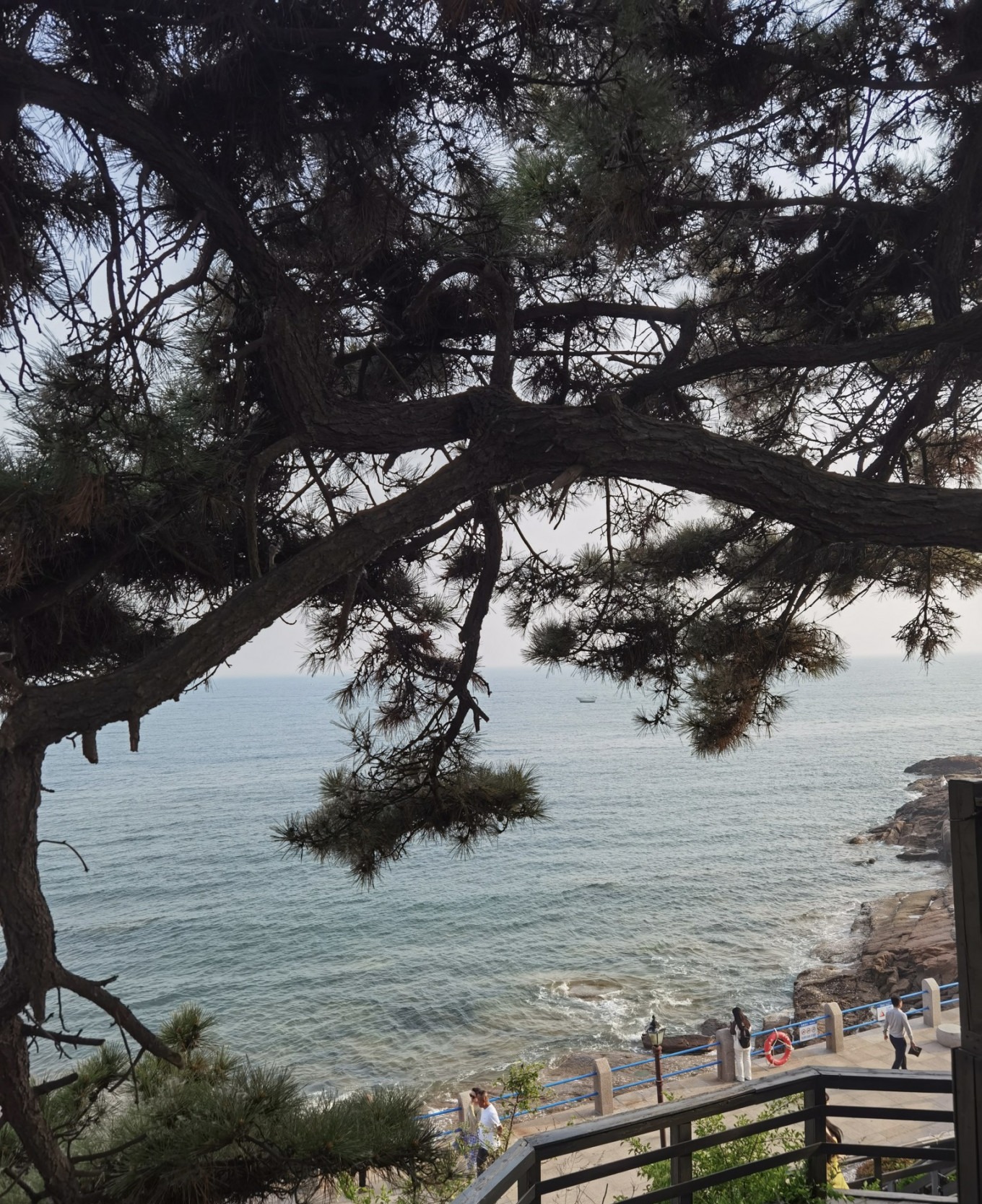 Popular photo spot at Taipingjiao with long queue