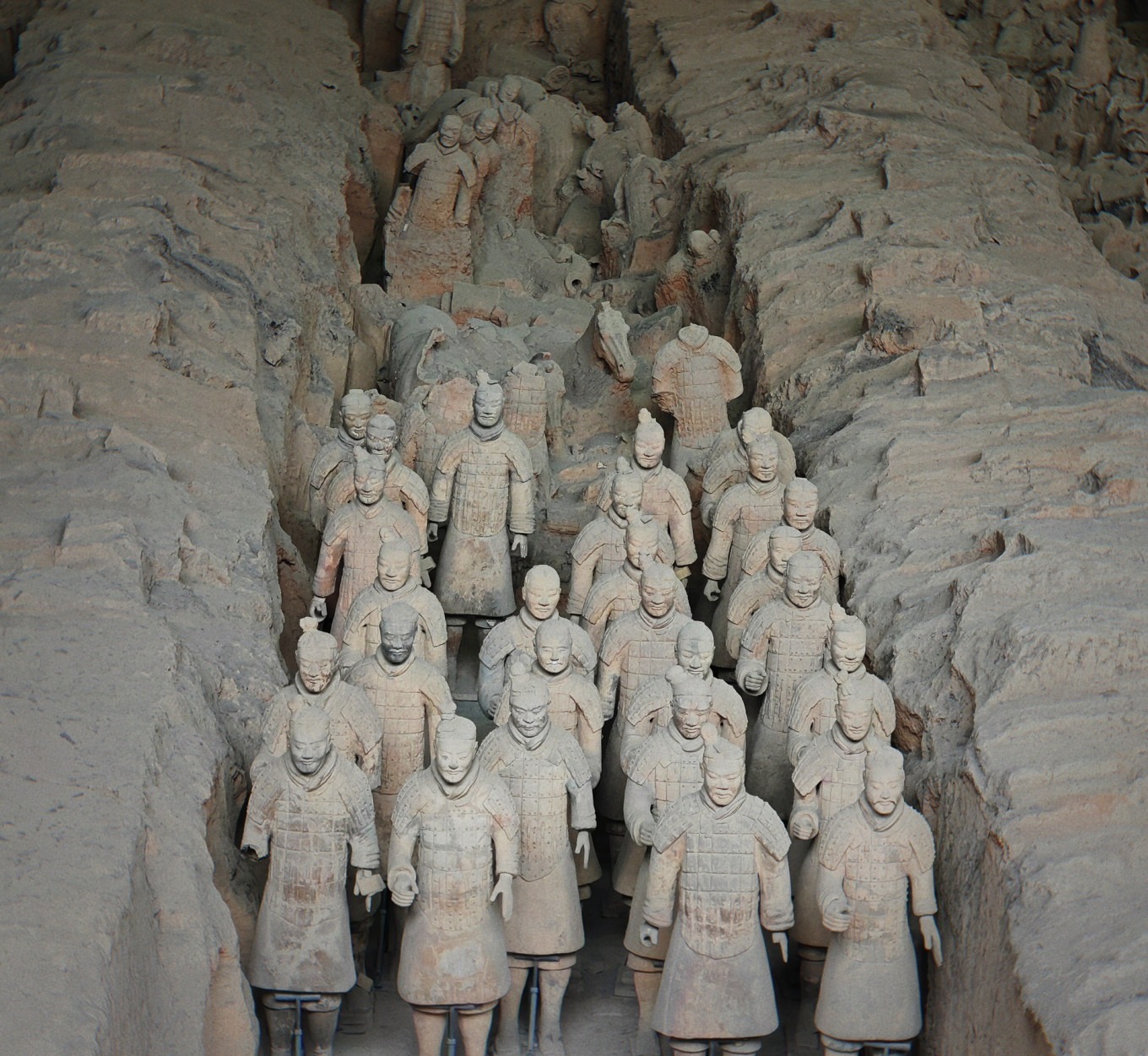Terracotta warriors in Pit 2 with horses and chariots