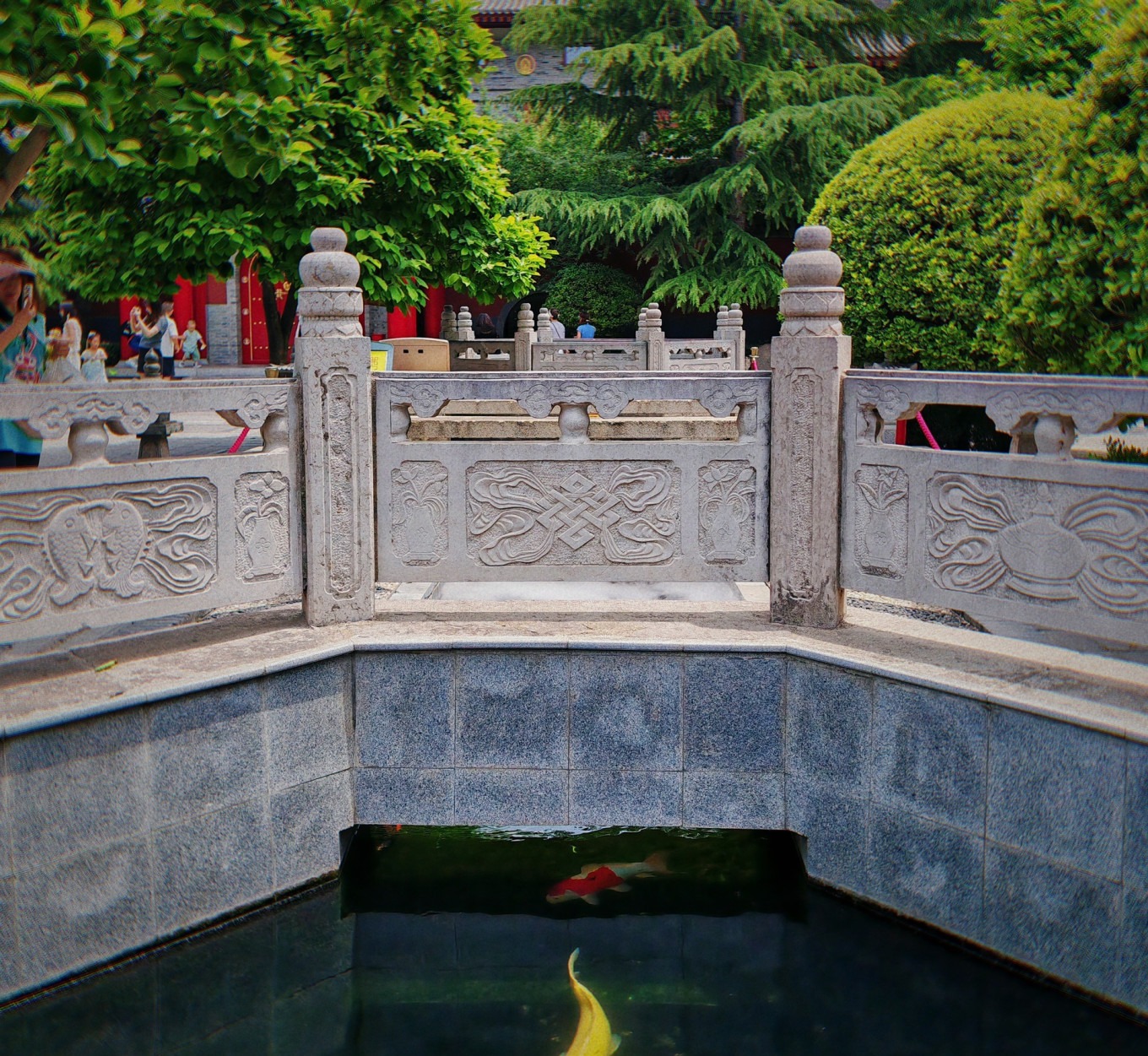 Eternal lamp inside Guangren Temple