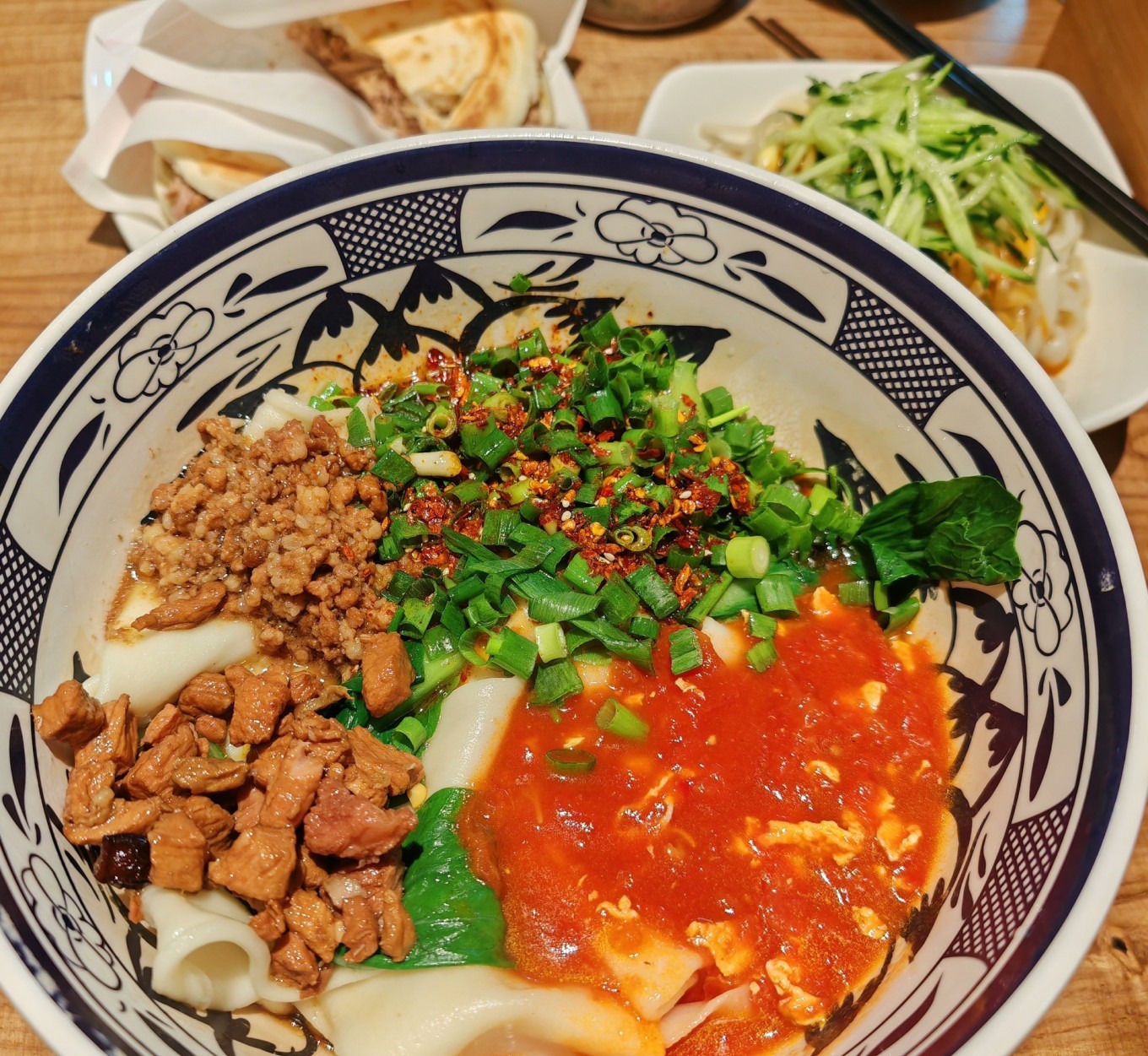 Roujiamo and noodles near Terracotta Warriors