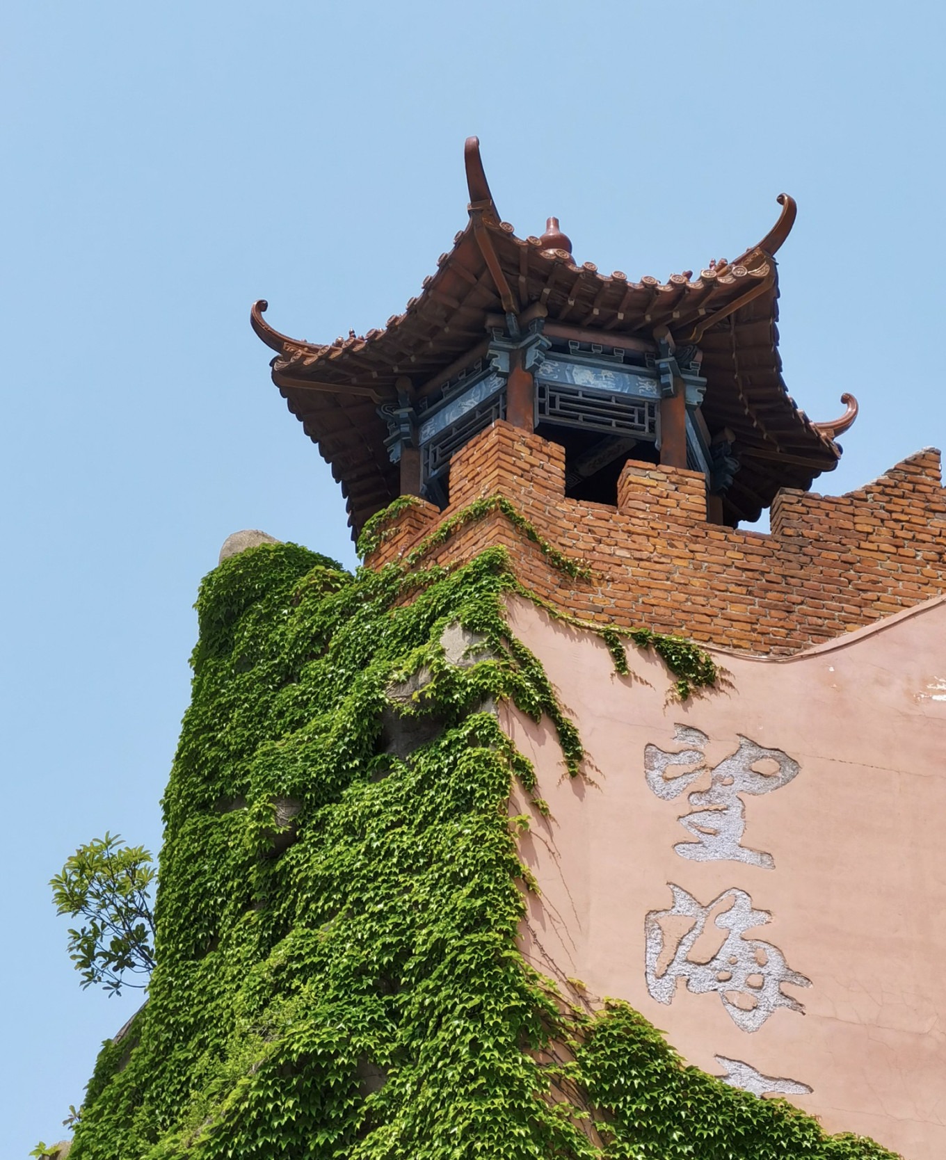 Wanghaiting pavilion near Tuandao metro station