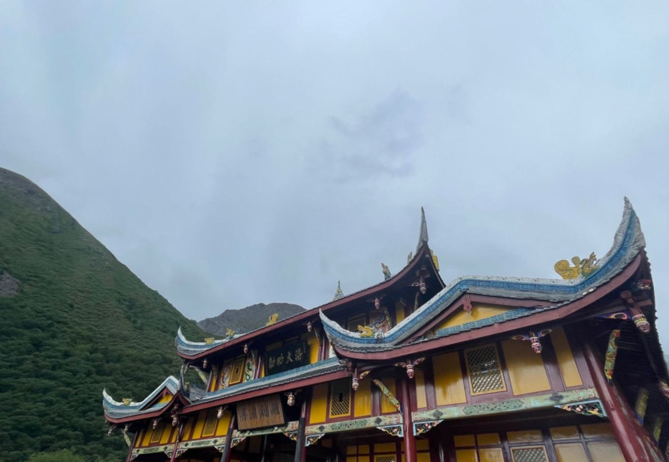 Tibetan Buddhist temple in Huanglong with colorful ponds in background