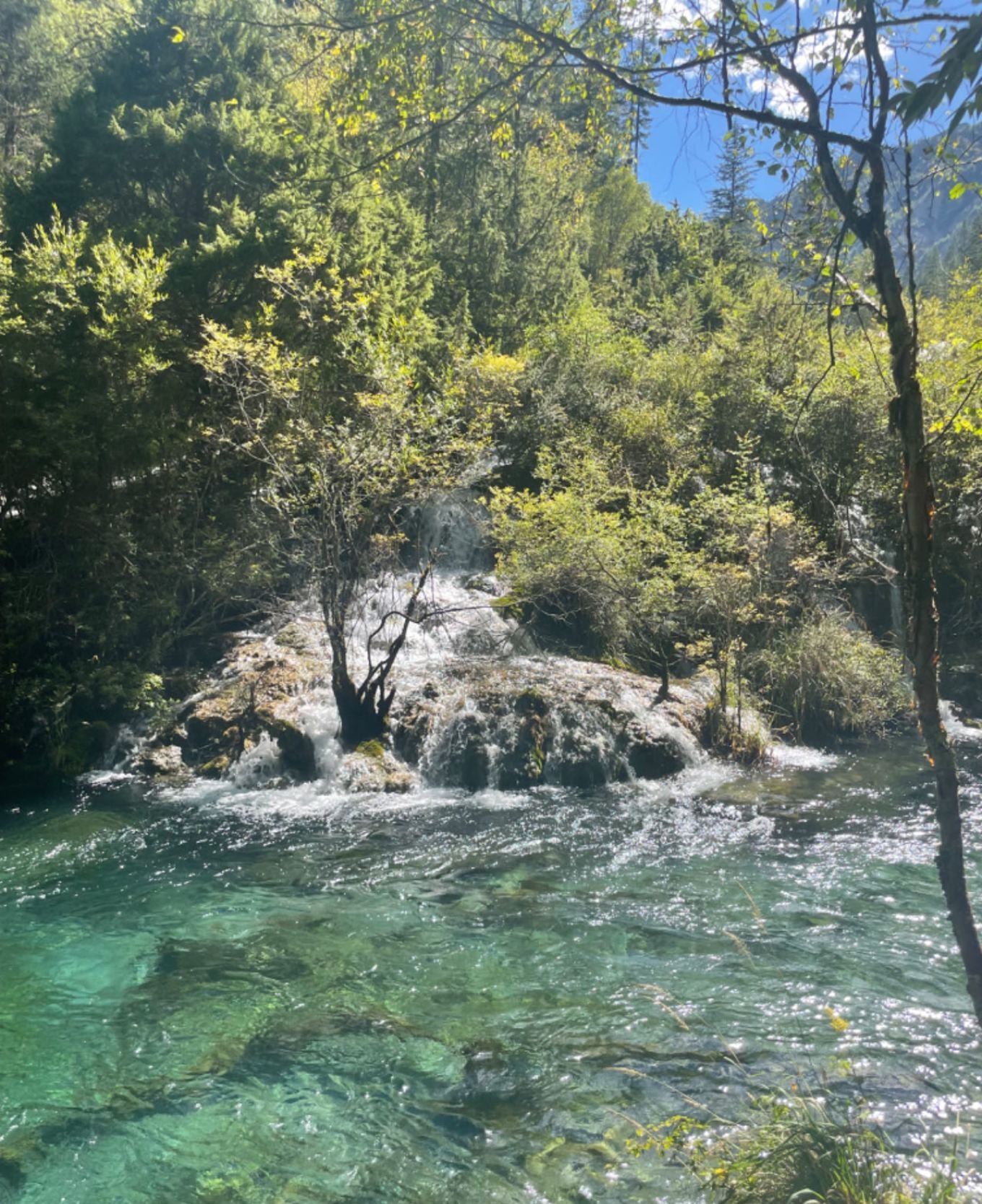 Water flowing over the shoal