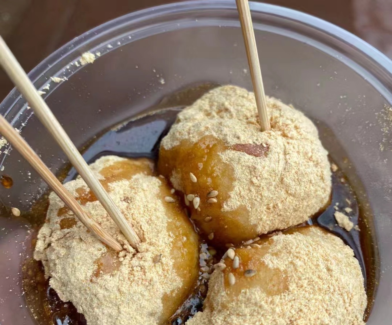 Close-up of San Da Pao being made
