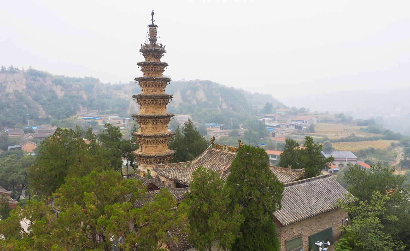 Overview of Yuanqi Temple on Fenghuang Mountain