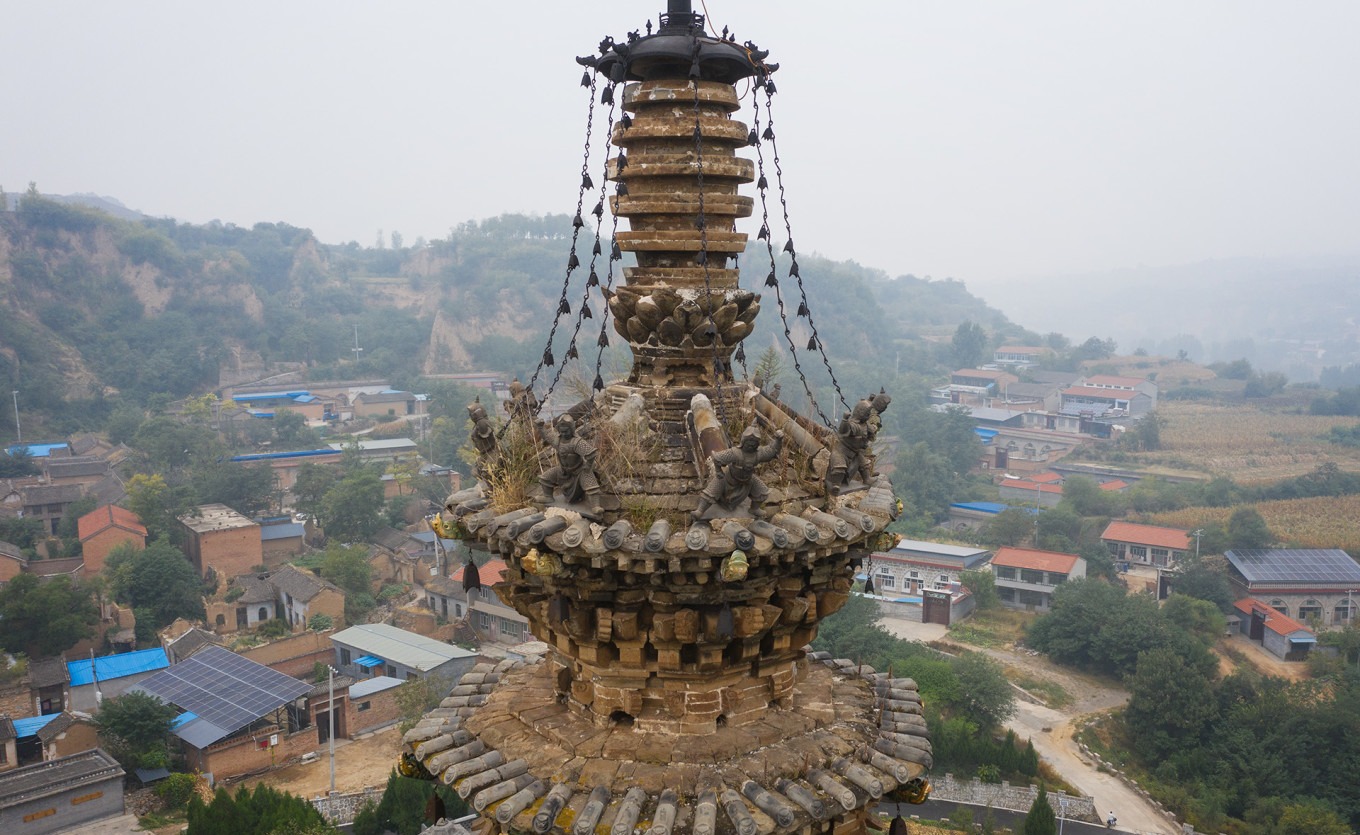 Pagoda finial with iron warriors
