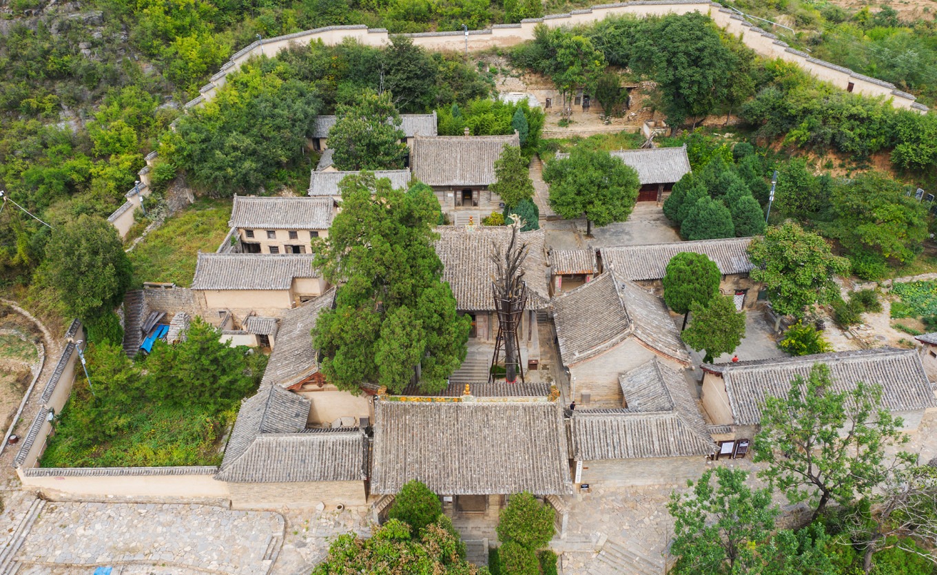 Overview of Longmen Temple showing multi-dynasty buildings