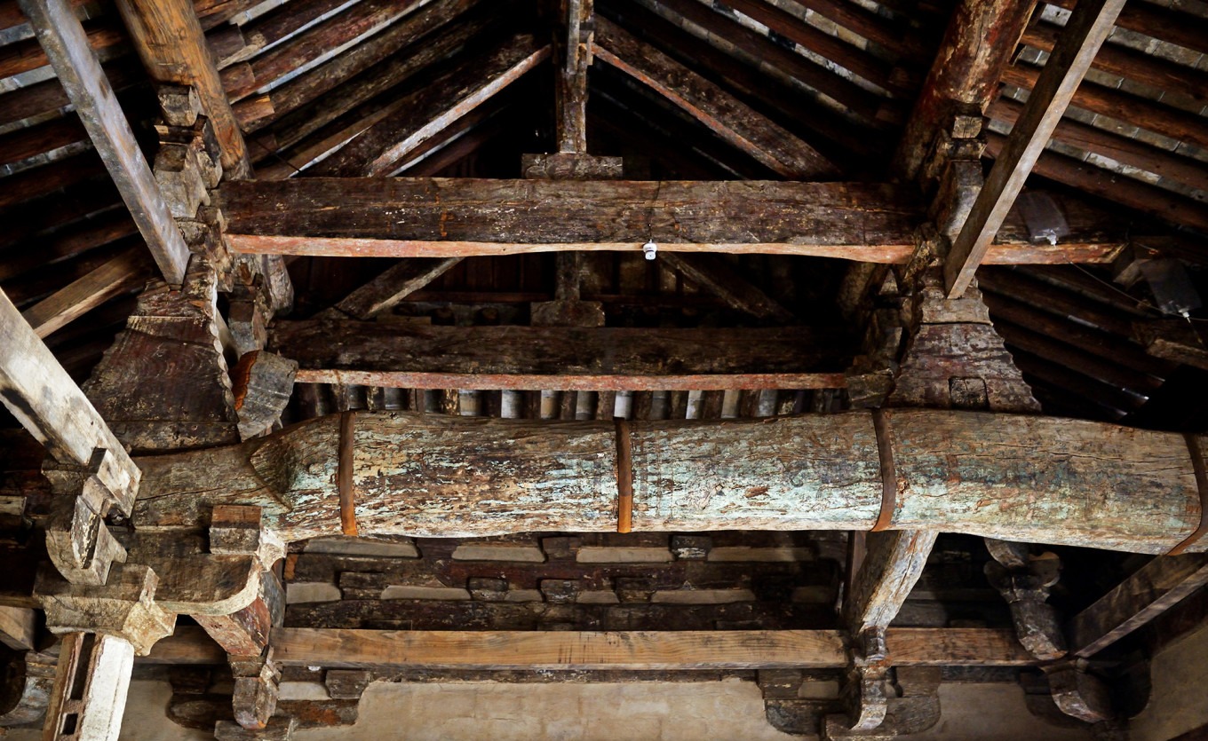 Interior beam detail showing mixed styles